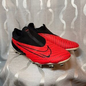 Nike Phantom GT Soccer Cleats in Crimson. Size Men’s 10